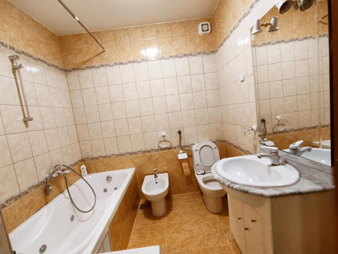 "Idea" Room With Free Parking Split Exterior photo