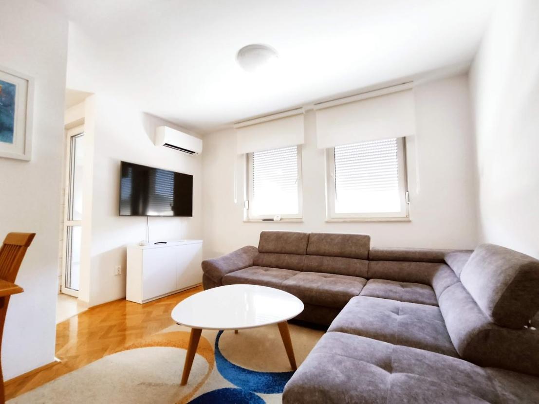 "Idea" Room With Free Parking Split Exterior photo